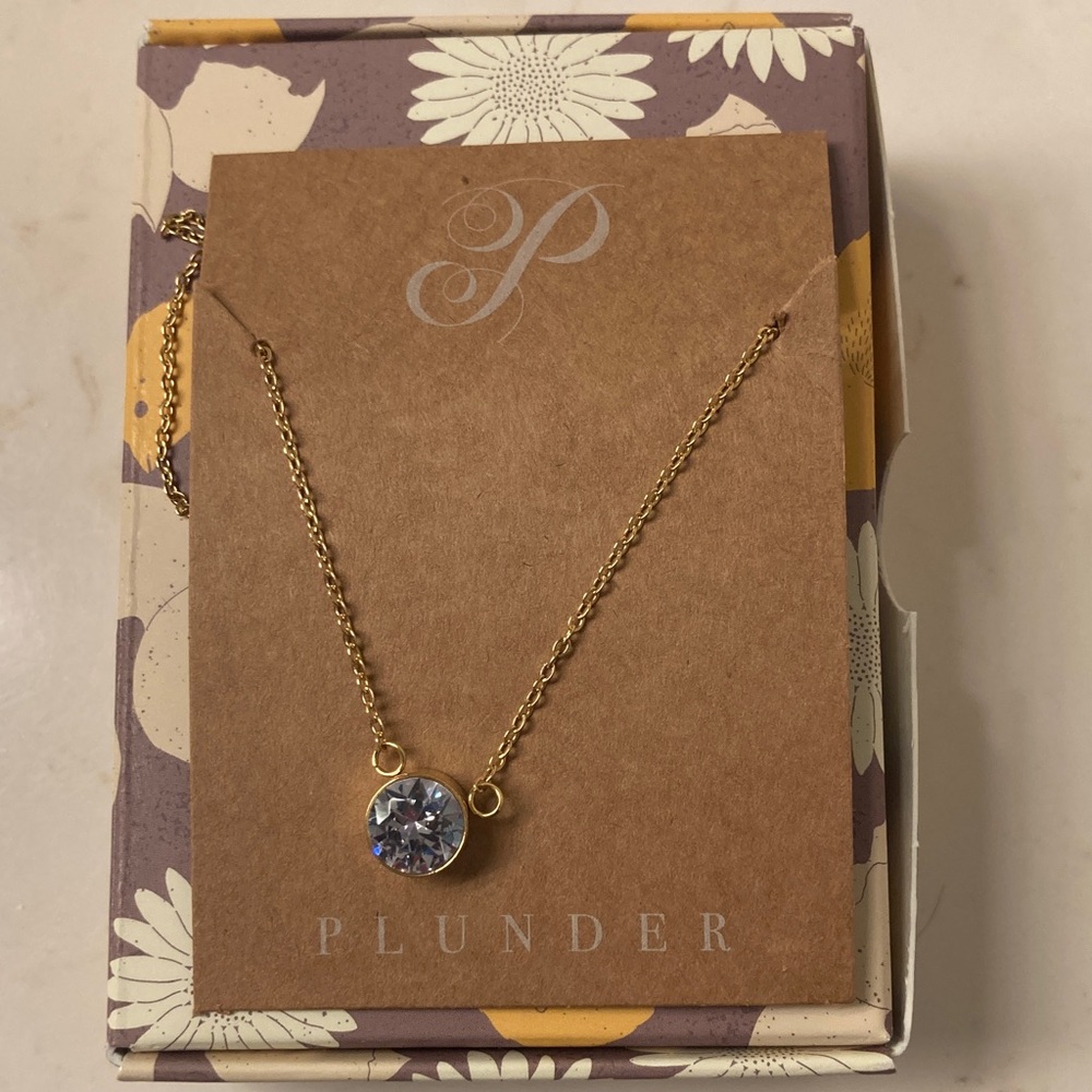 Plunder Gold Necklace with Sparkling Gem